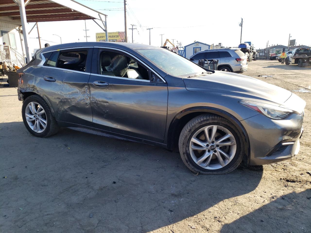 Photo 3 VIN: SJKCH5CP5HA035325 - INFINITI QX30 