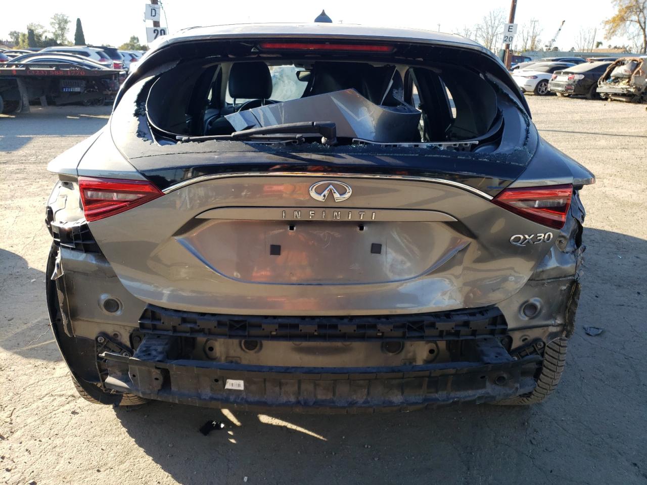 Photo 5 VIN: SJKCH5CP5HA035325 - INFINITI QX30 