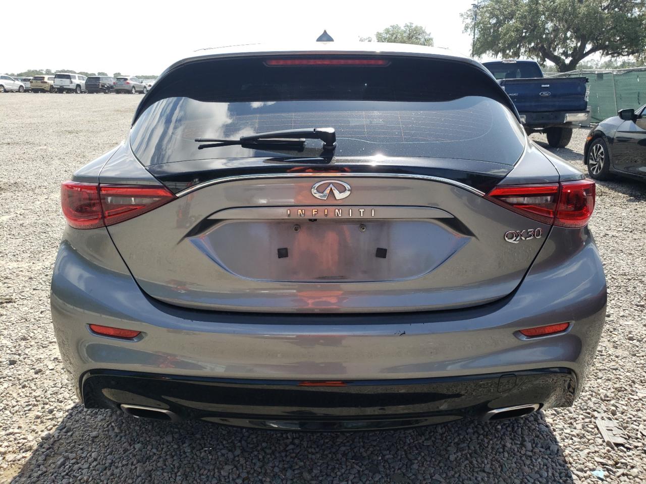 Photo 5 VIN: SJKCH5CP5JA060022 - INFINITI QX30 