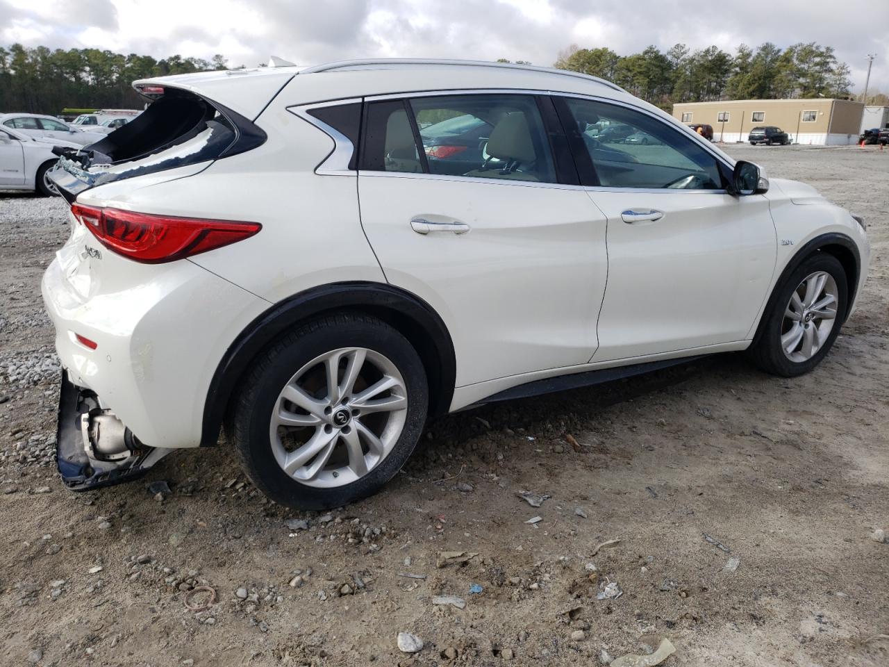 Photo 2 VIN: SJKCH5CP6HA034958 - INFINITI QX30 