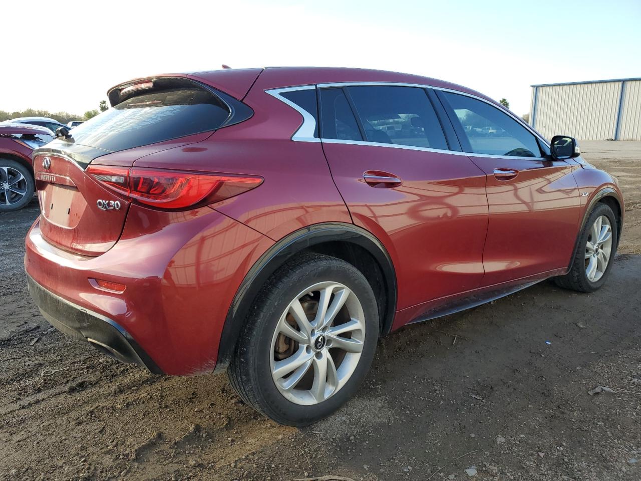 Photo 2 VIN: SJKCH5CP6HA039934 - INFINITI QX30 