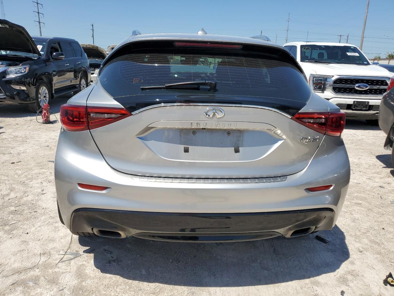 Photo 5 VIN: SJKCH5CP7JA005989 - INFINITI QX30 