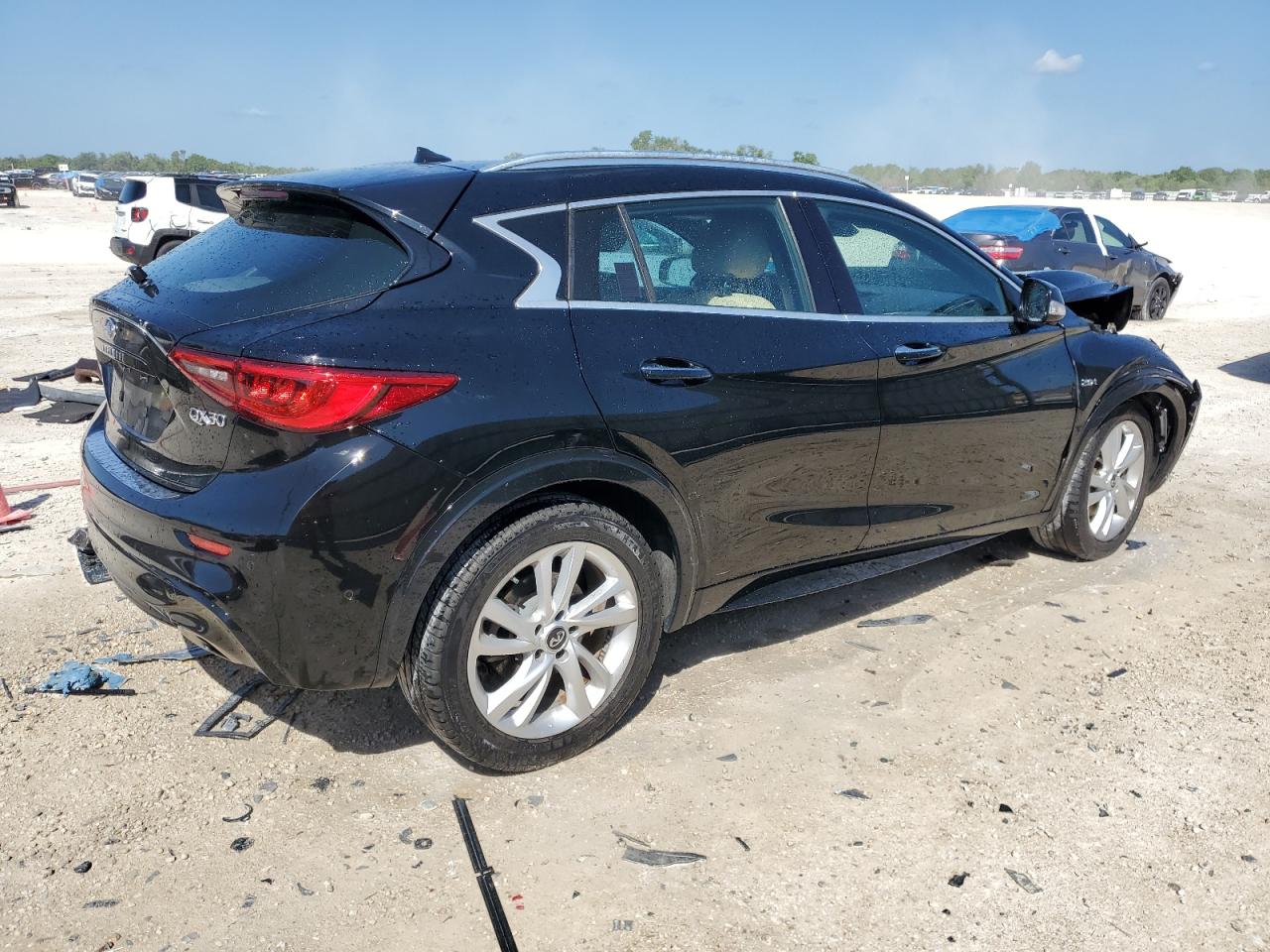 Photo 2 VIN: SJKCH5CP7JA055470 - INFINITI QX30 