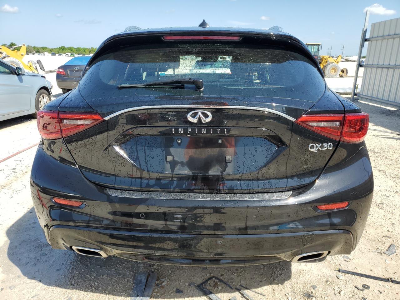 Photo 5 VIN: SJKCH5CP7JA055470 - INFINITI QX30 