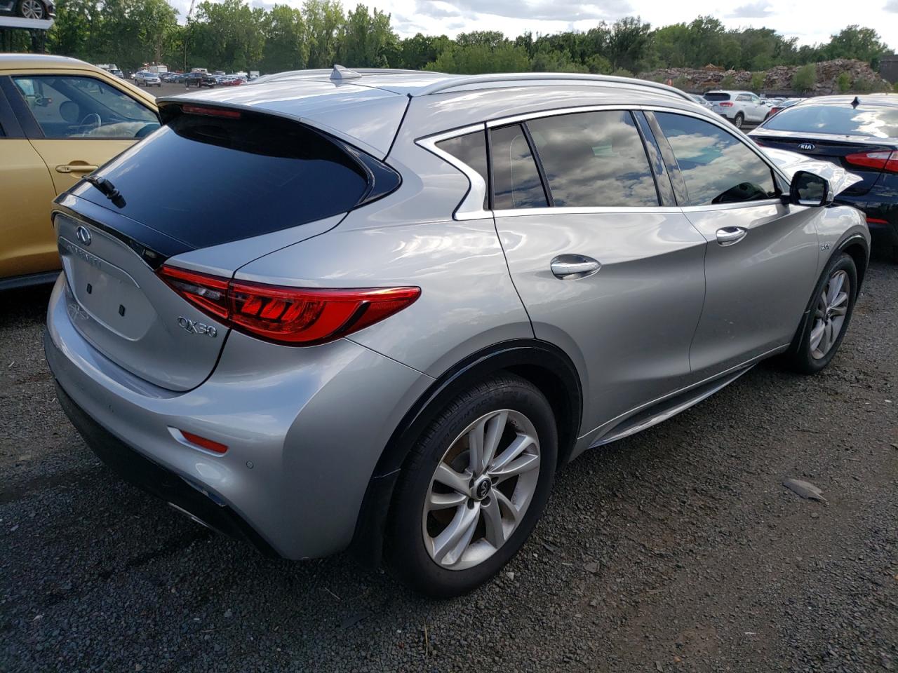 Photo 2 VIN: SJKCH5CP8HA015683 - INFINITI QX30 