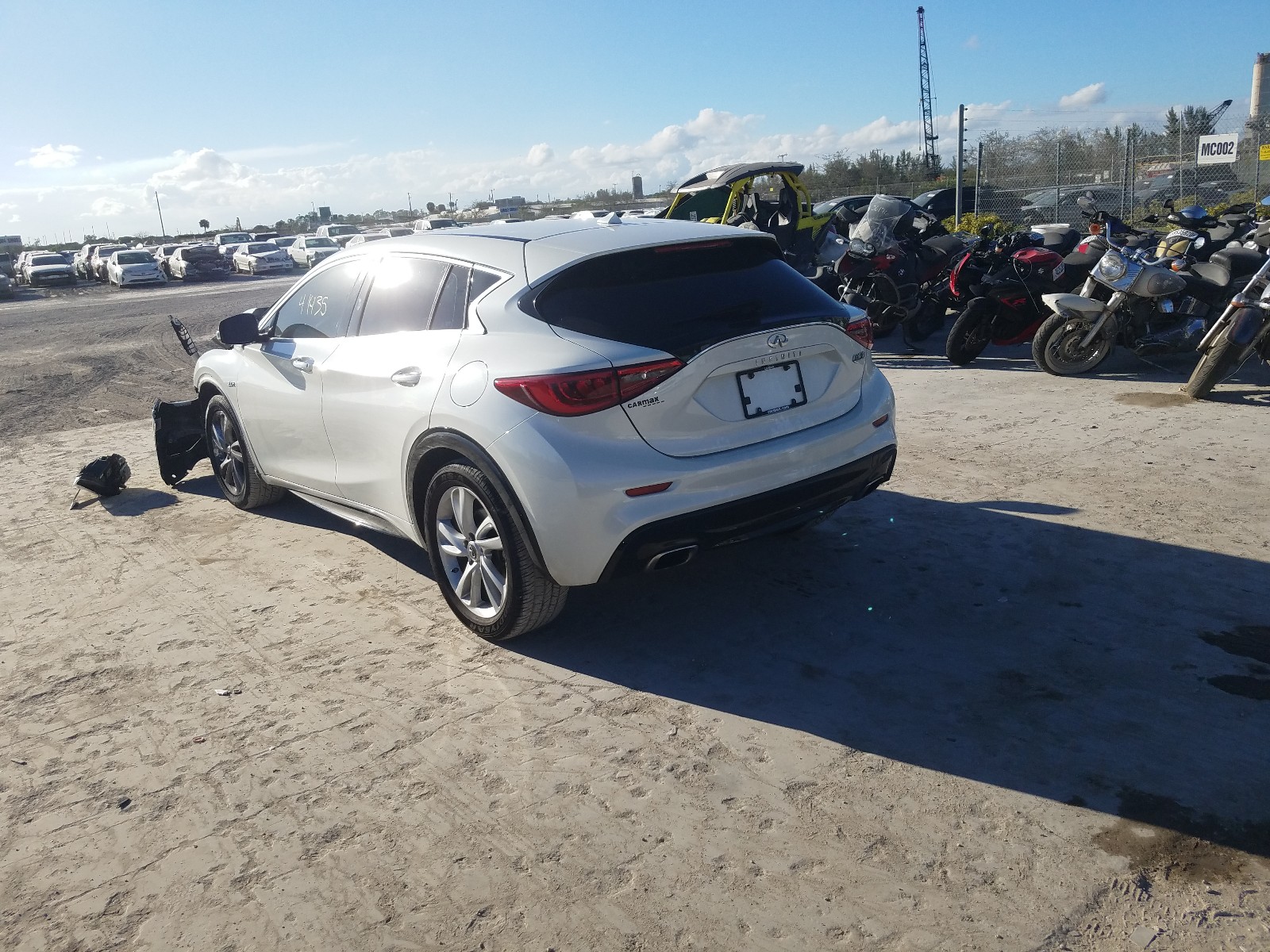 Photo 2 VIN: SJKCH5CP8HA039336 - INFINITI QX30 