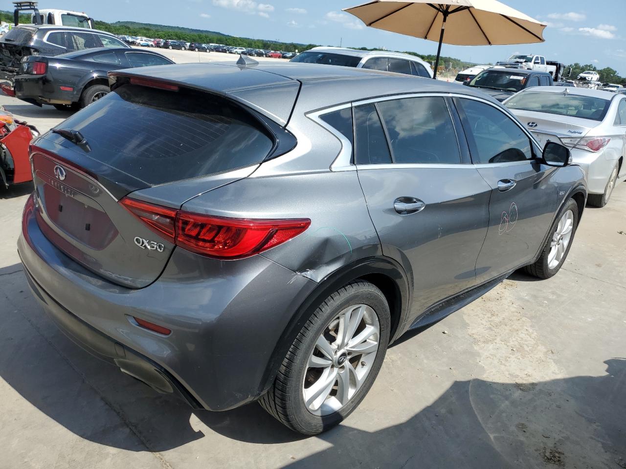 Photo 2 VIN: SJKCH5CP8KA011673 - INFINITI QX30 