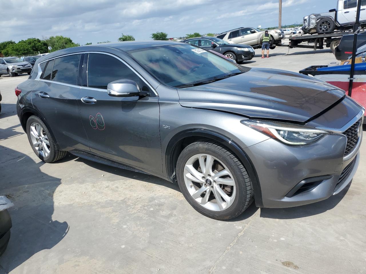 Photo 3 VIN: SJKCH5CP8KA011673 - INFINITI QX30 