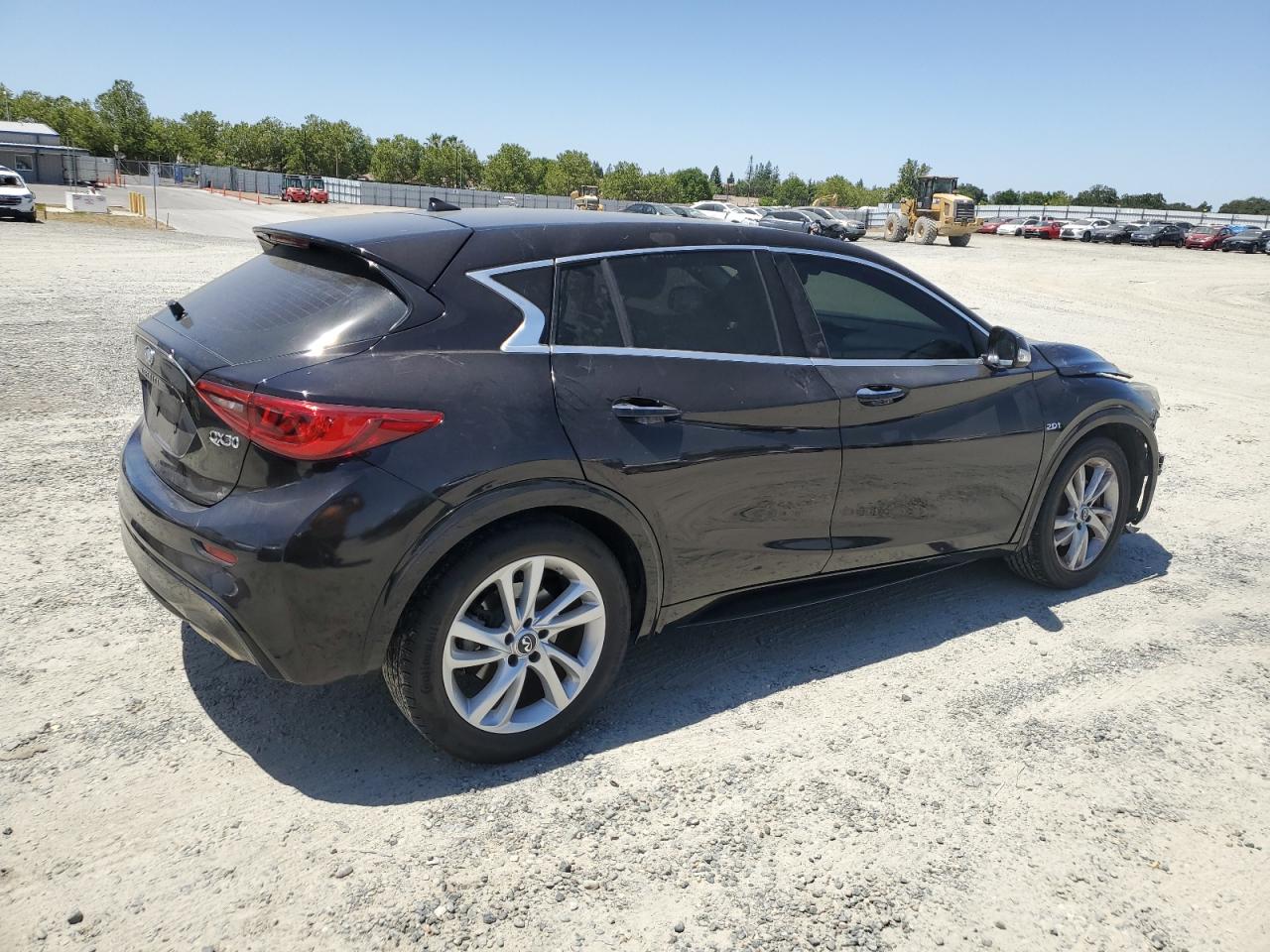 Photo 2 VIN: SJKCH5CP9HA038793 - INFINITI QX30 