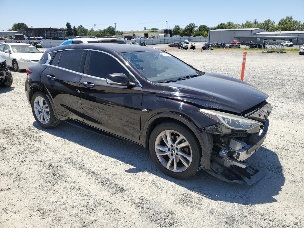 Photo 3 VIN: SJKCH5CP9HA038793 - INFINITI QX30 