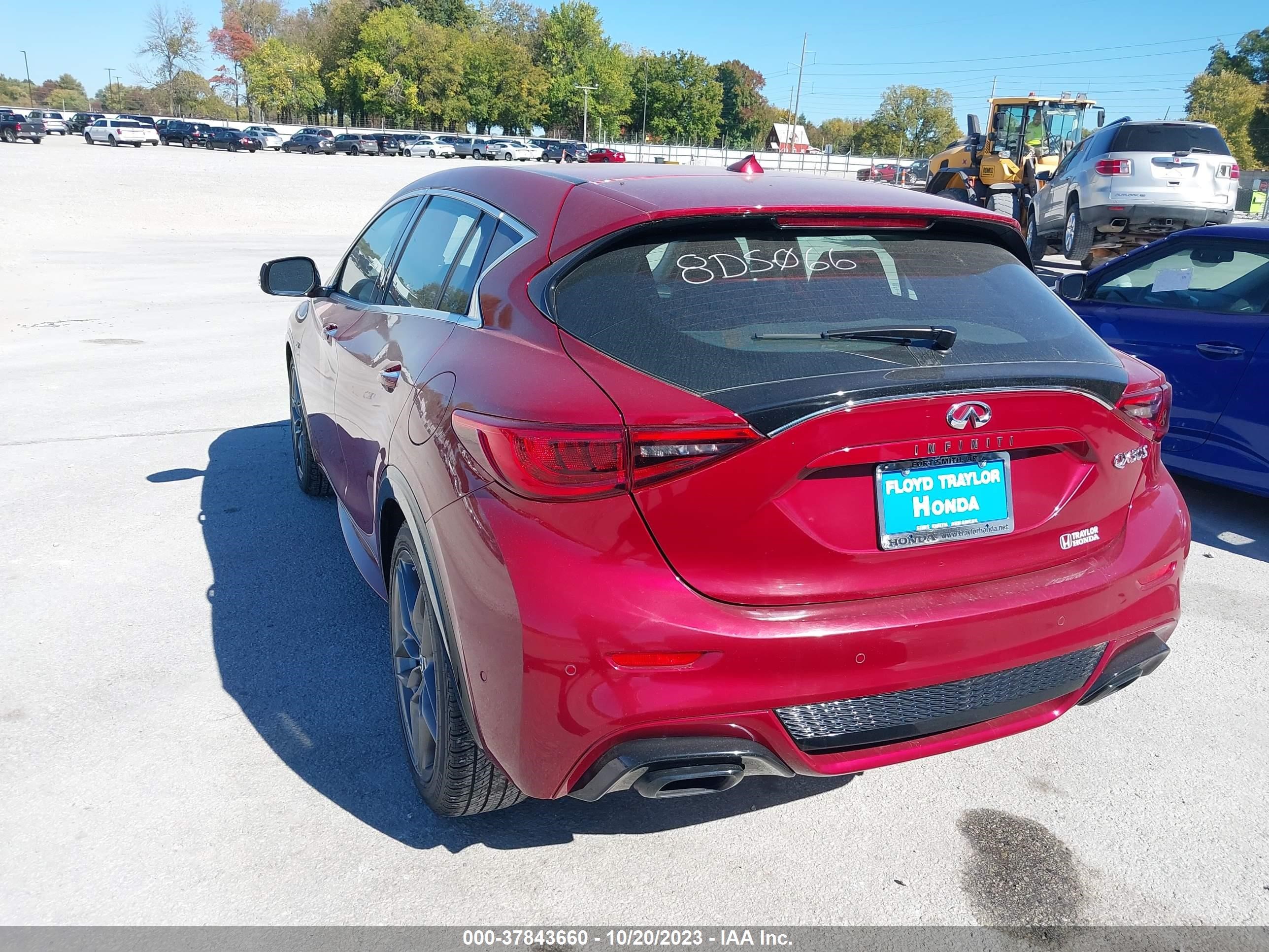 Photo 2 VIN: SJKCH5CP9JA041540 - INFINITI QX30 