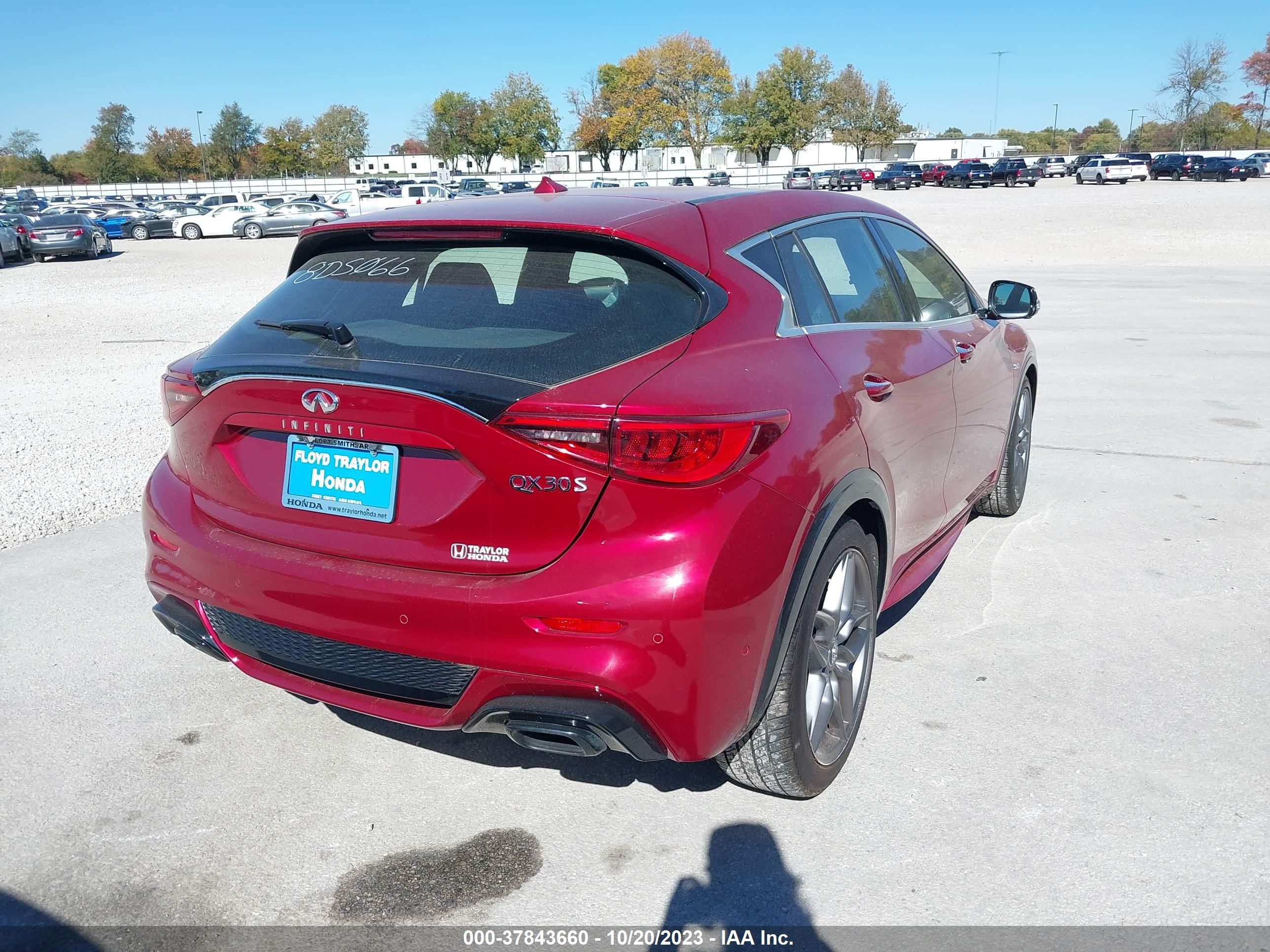 Photo 3 VIN: SJKCH5CP9JA041540 - INFINITI QX30 