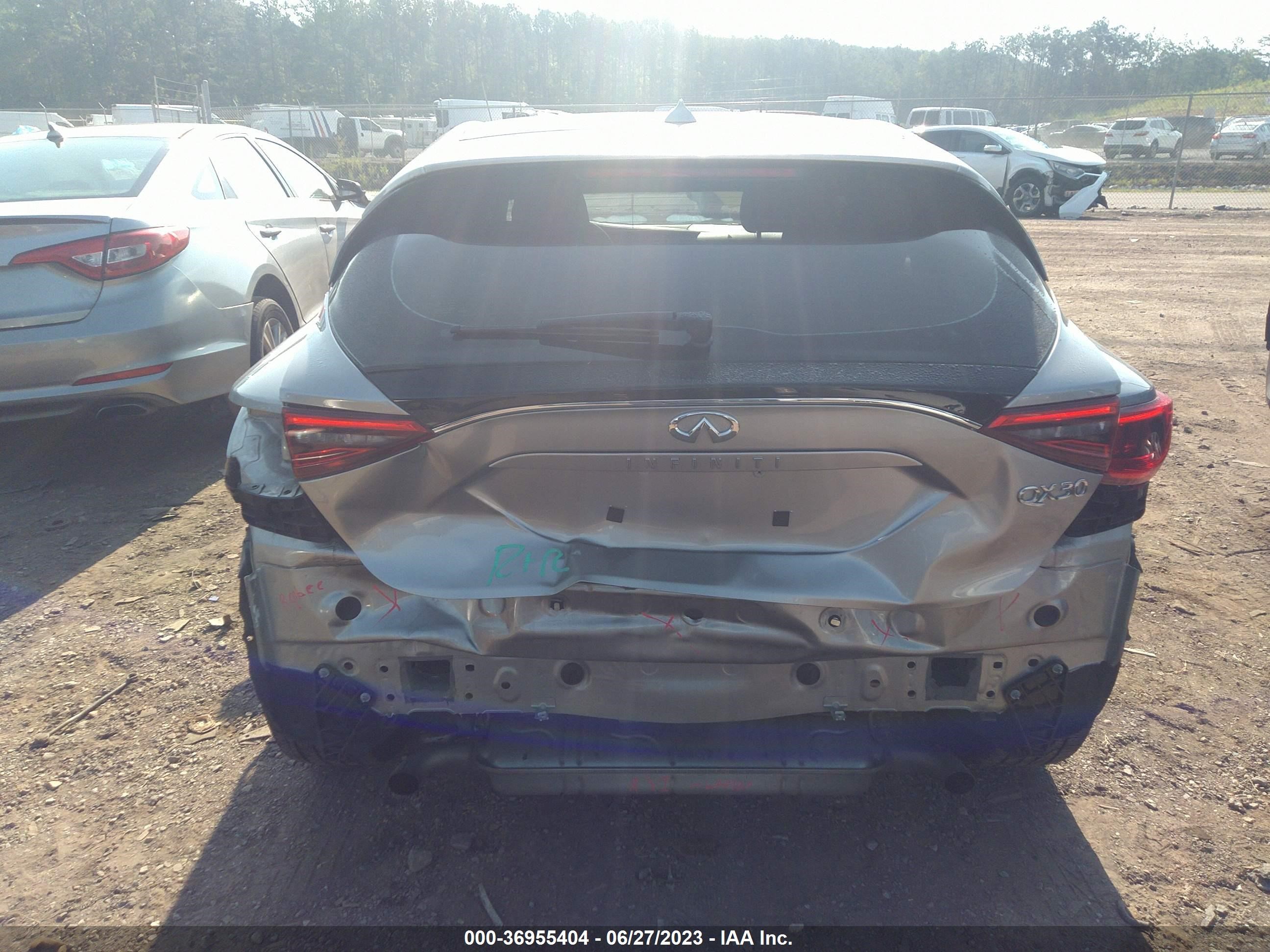 Photo 16 VIN: SJKCH5CPXHA033697 - INFINITI QX30 