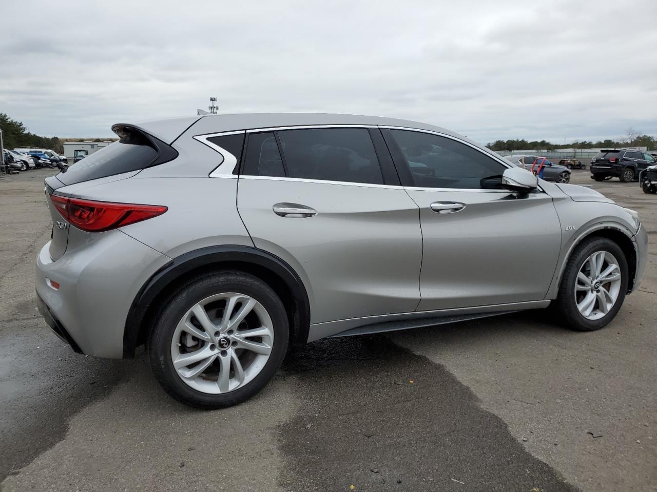 Photo 2 VIN: SJKCH5CPXHA037748 - INFINITI QX30 