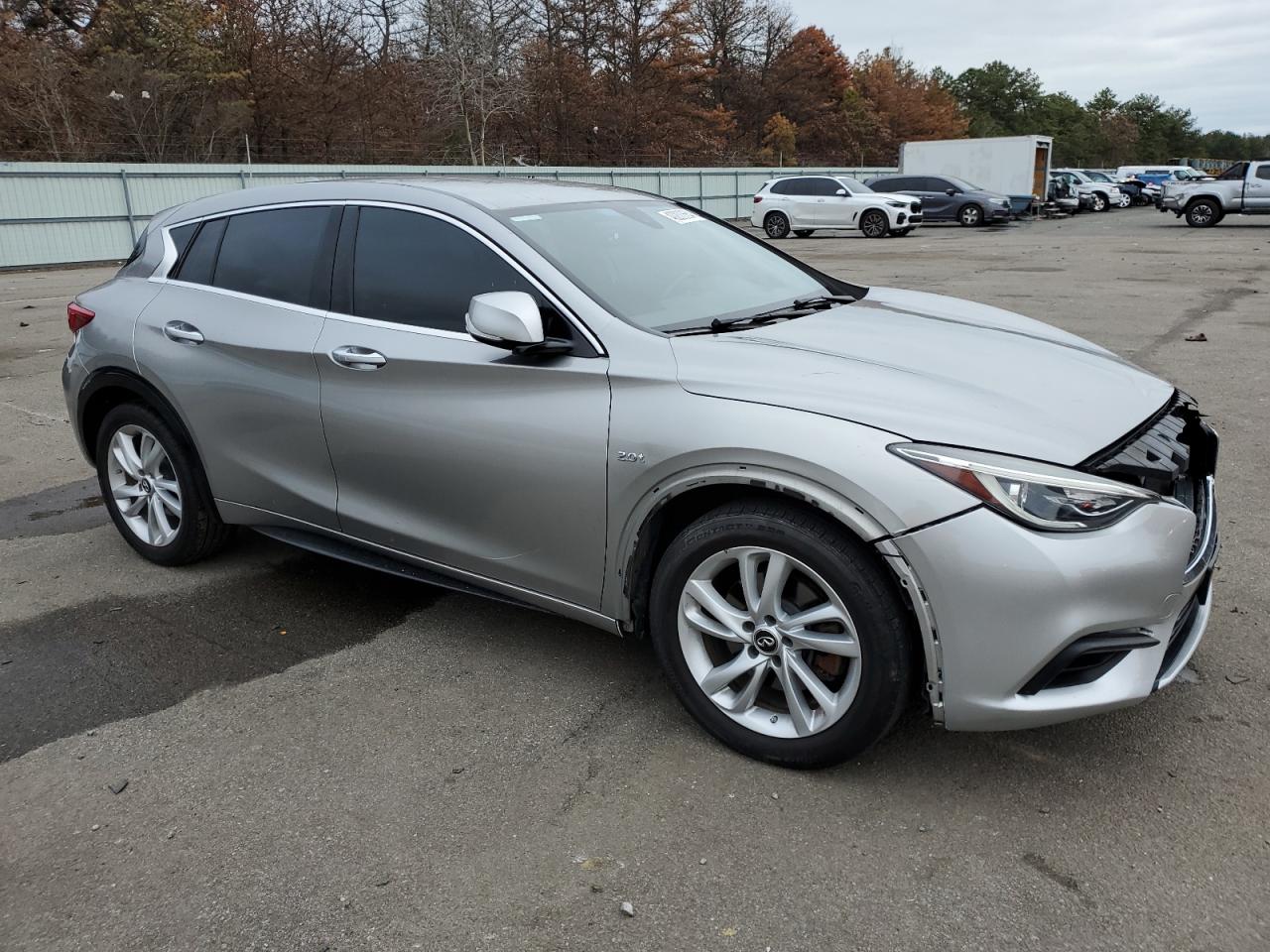 Photo 3 VIN: SJKCH5CPXHA037748 - INFINITI QX30 