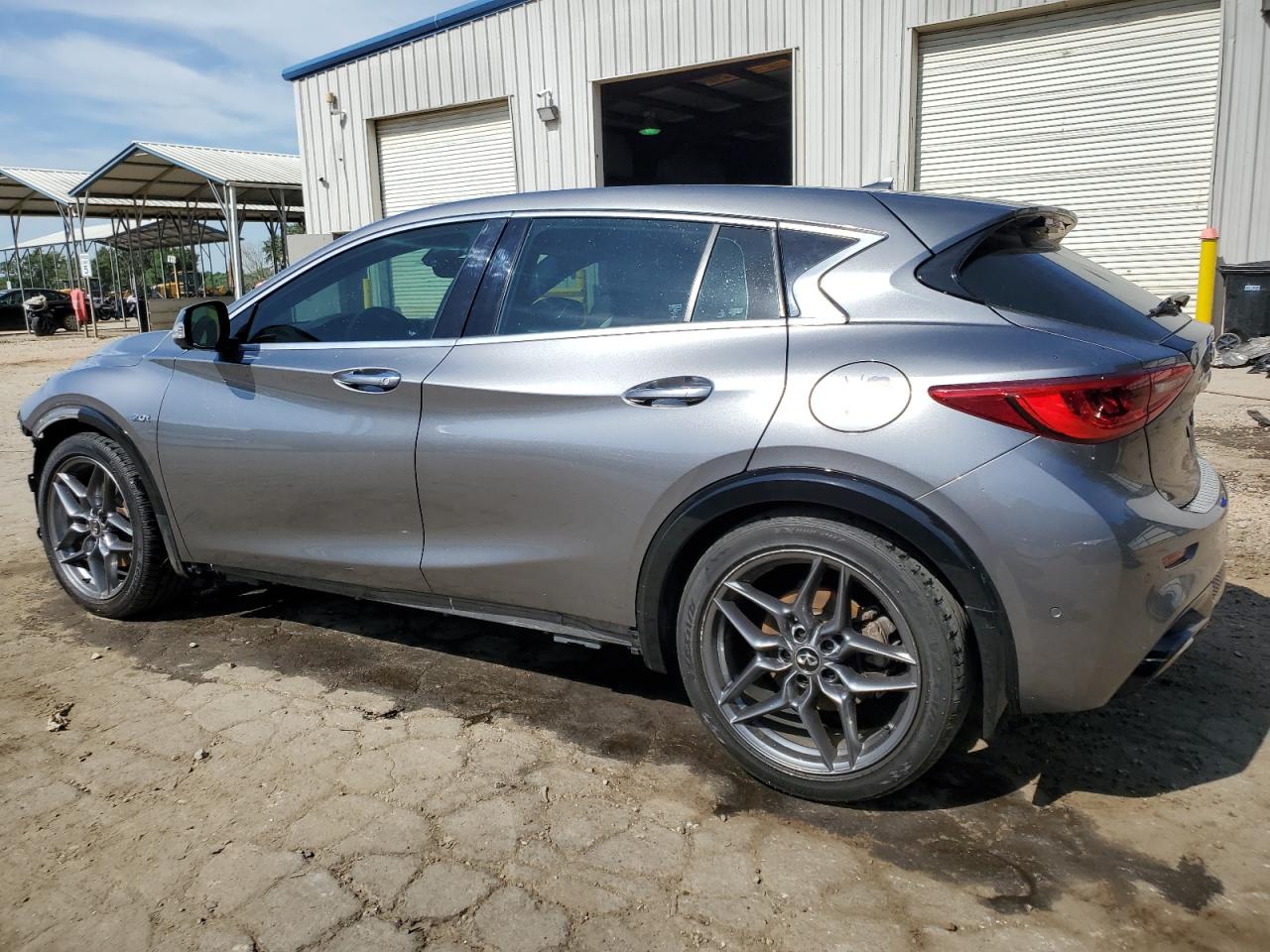 Photo 1 VIN: SJKCH5CPXJA004285 - INFINITI QX30 