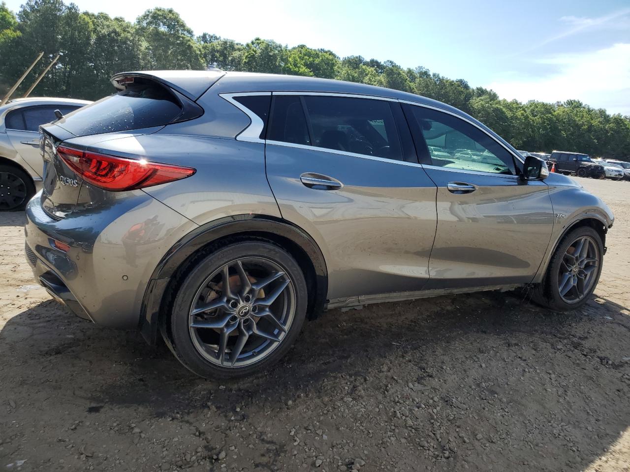 Photo 2 VIN: SJKCH5CPXJA004285 - INFINITI QX30 