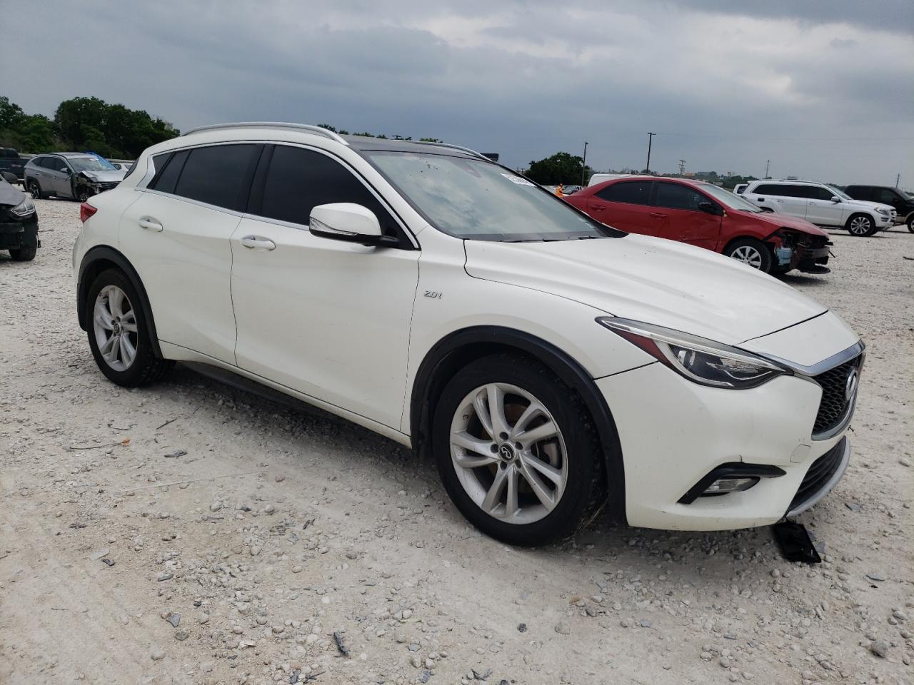 Photo 3 VIN: SJKCH5CPXJA057648 - INFINITI QX30 