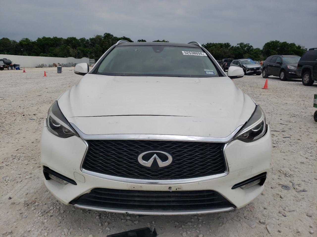 Photo 4 VIN: SJKCH5CPXJA057648 - INFINITI QX30 