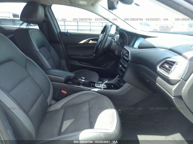 Photo 4 VIN: SJKCH5CPXKA011433 - INFINITI QX30 