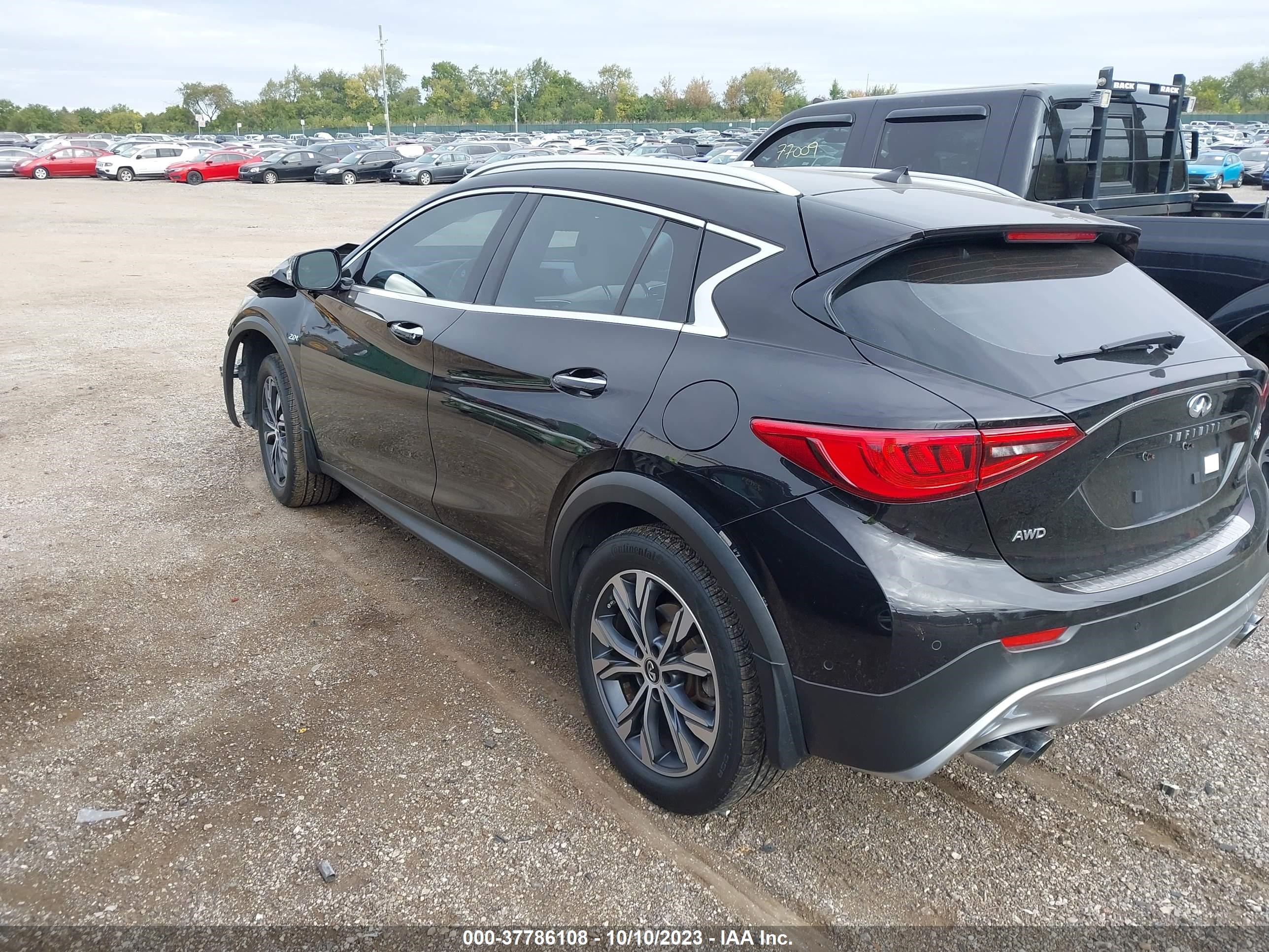 Photo 2 VIN: SJKCH5CR0HA022080 - INFINITI QX30 