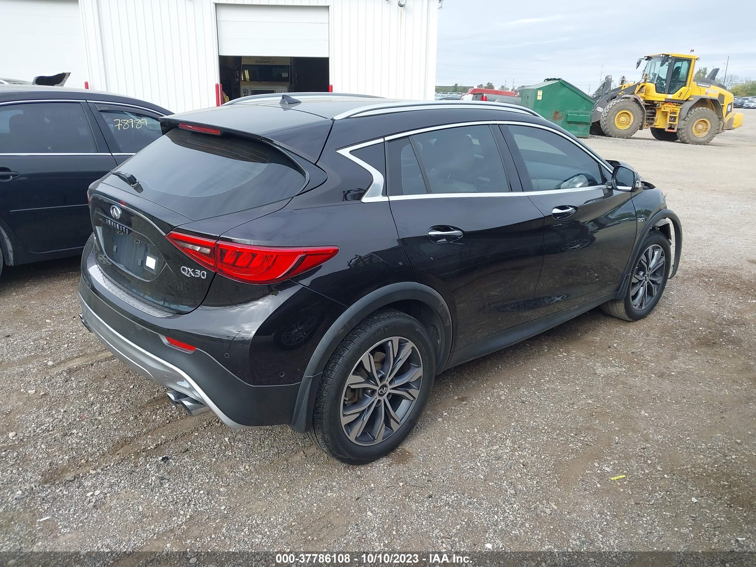 Photo 3 VIN: SJKCH5CR0HA022080 - INFINITI QX30 