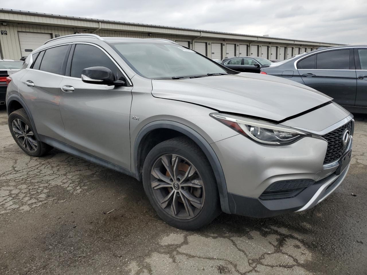 Photo 3 VIN: SJKCH5CR0HA033712 - INFINITI QX30 