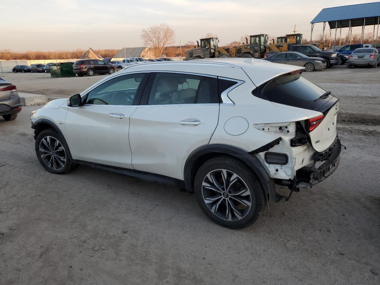 Photo 1 VIN: SJKCH5CR0JA045056 - INFINITI QX30 