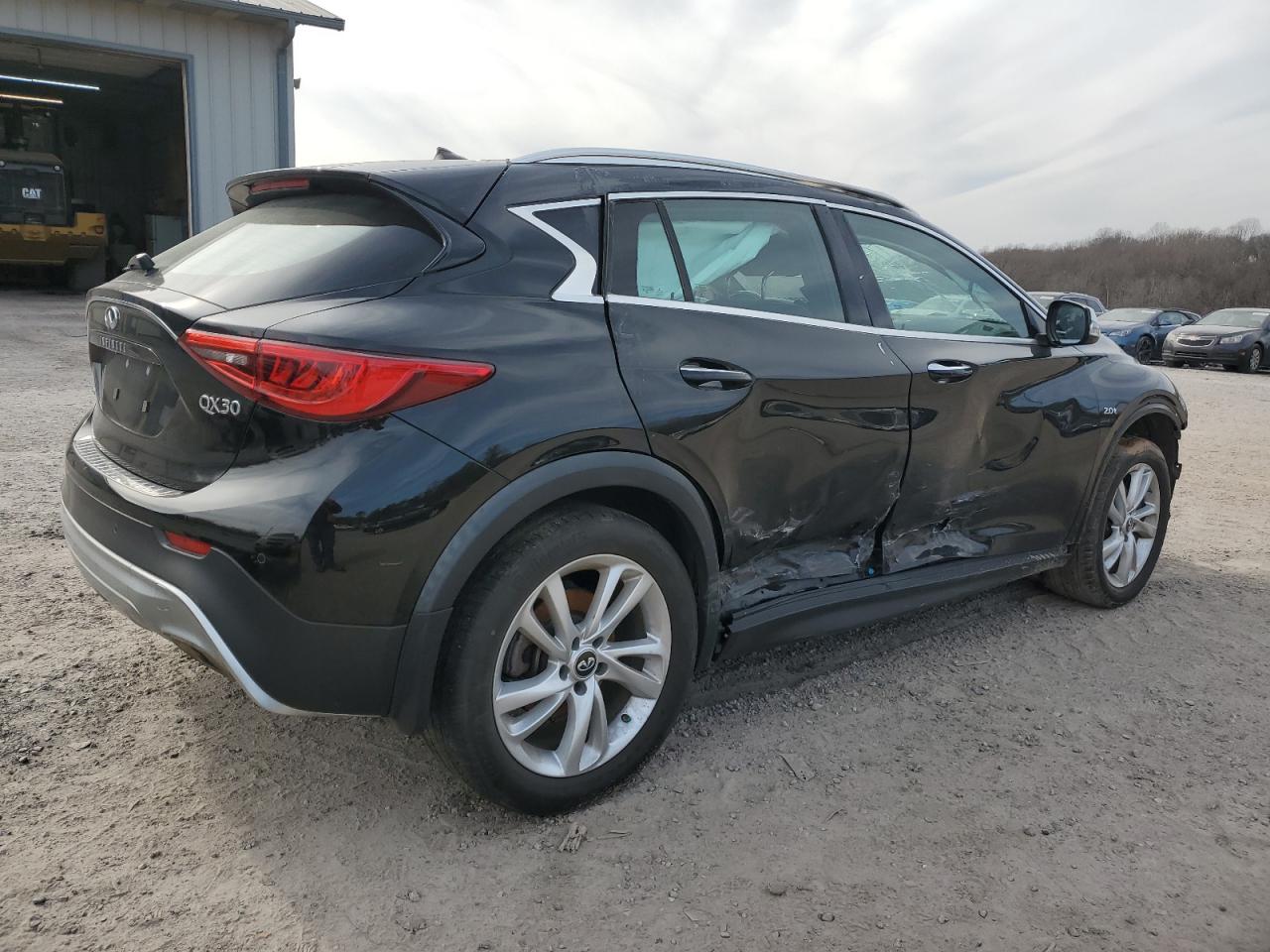 Photo 3 VIN: SJKCH5CR0JA049401 - INFINITI QX30 