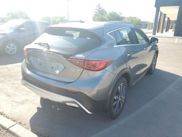 Photo 3 VIN: SJKCH5CR0KA011703 - INFINITI QX30 