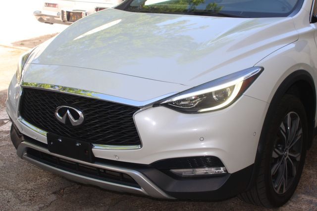 Photo 1 VIN: SJKCH5CR2JA040649 - INFINITI QX30 