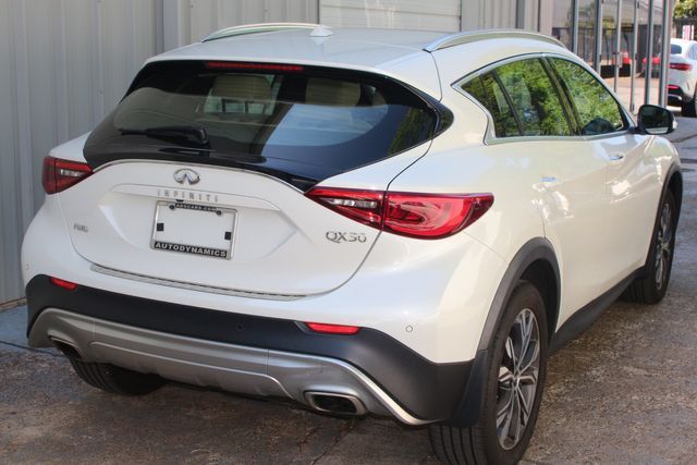 Photo 2 VIN: SJKCH5CR2JA040649 - INFINITI QX30 