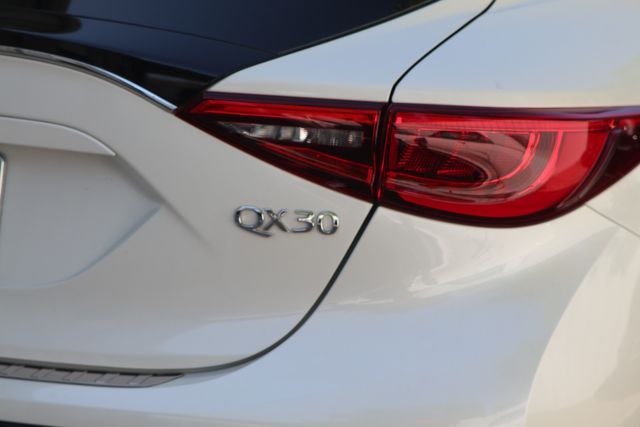 Photo 6 VIN: SJKCH5CR2JA040649 - INFINITI QX30 