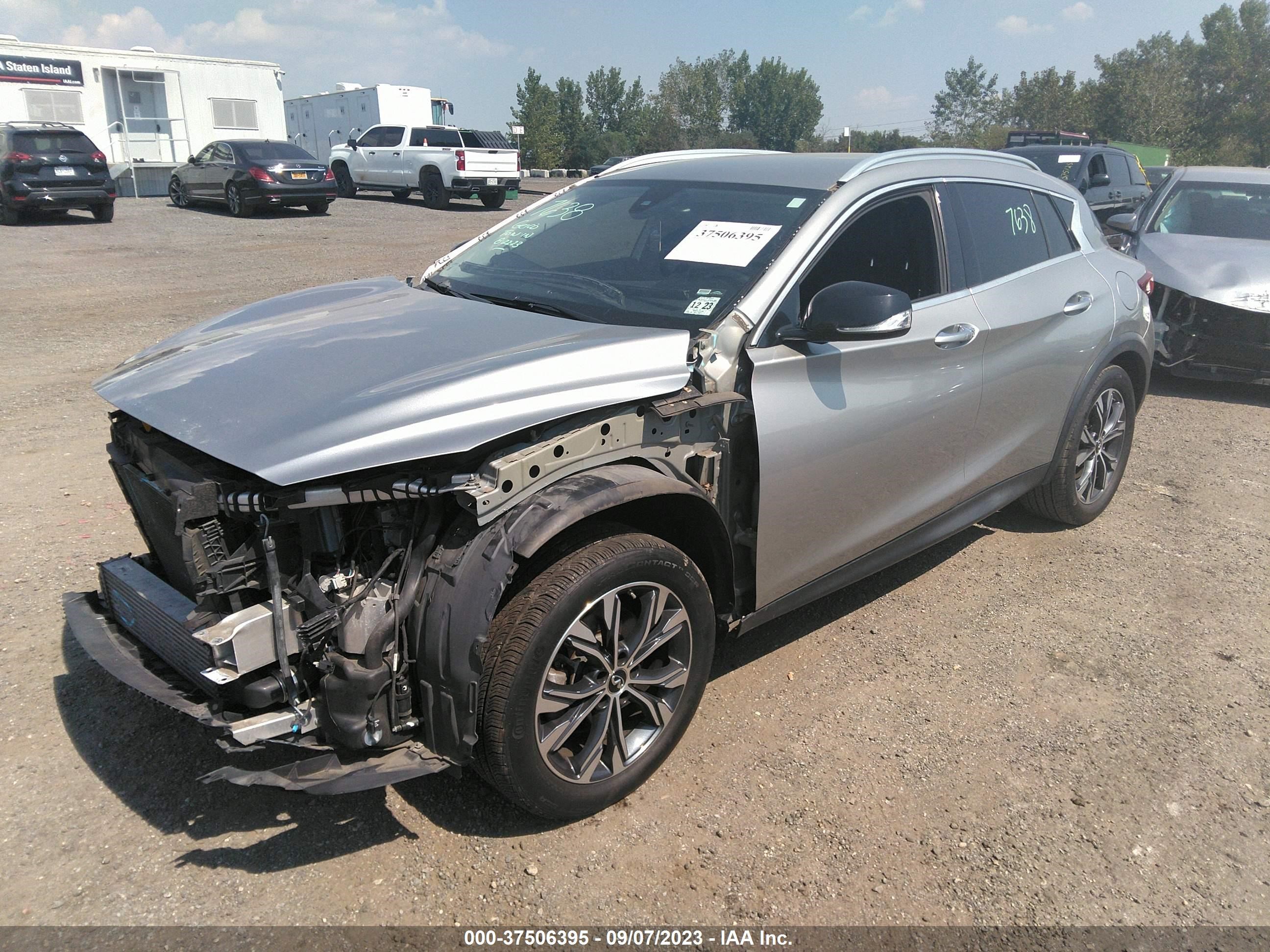 Photo 1 VIN: SJKCH5CR2JA050422 - INFINITI QX30 