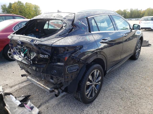 Photo 3 VIN: SJKCH5CR2JA055748 - INFINITI QX30 PURE 