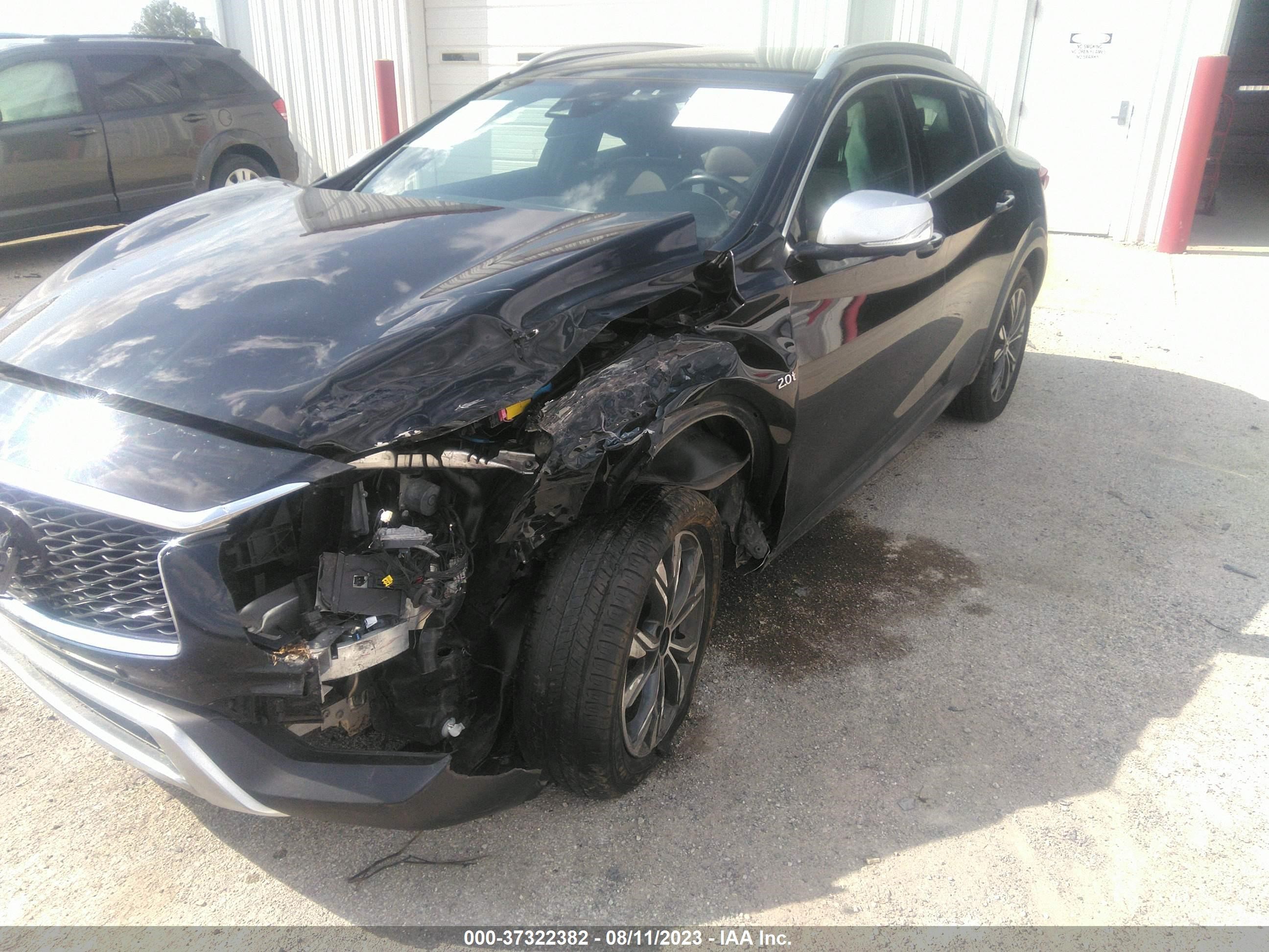 Photo 1 VIN: SJKCH5CR2KA009886 - INFINITI QX30 