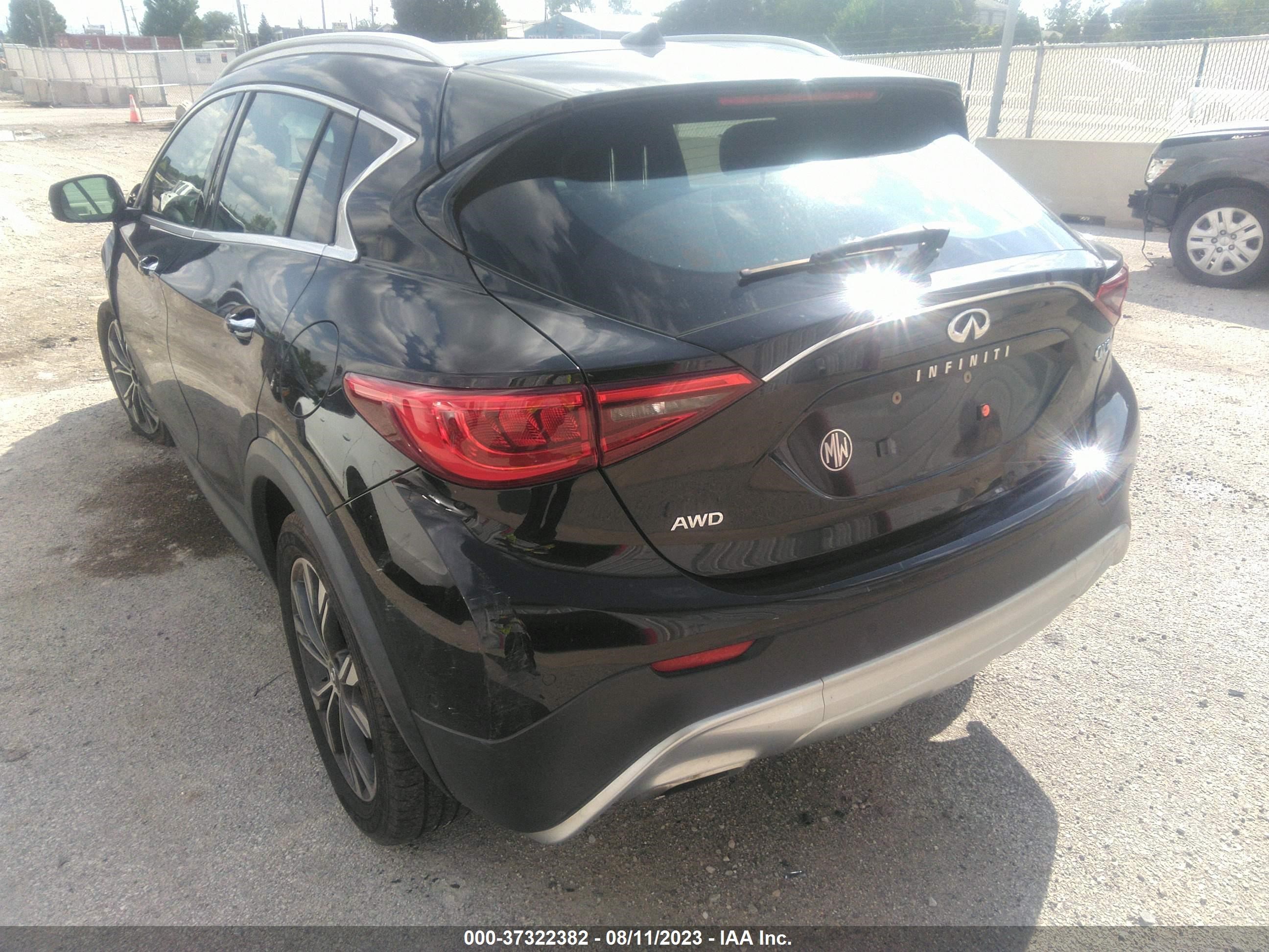 Photo 2 VIN: SJKCH5CR2KA009886 - INFINITI QX30 