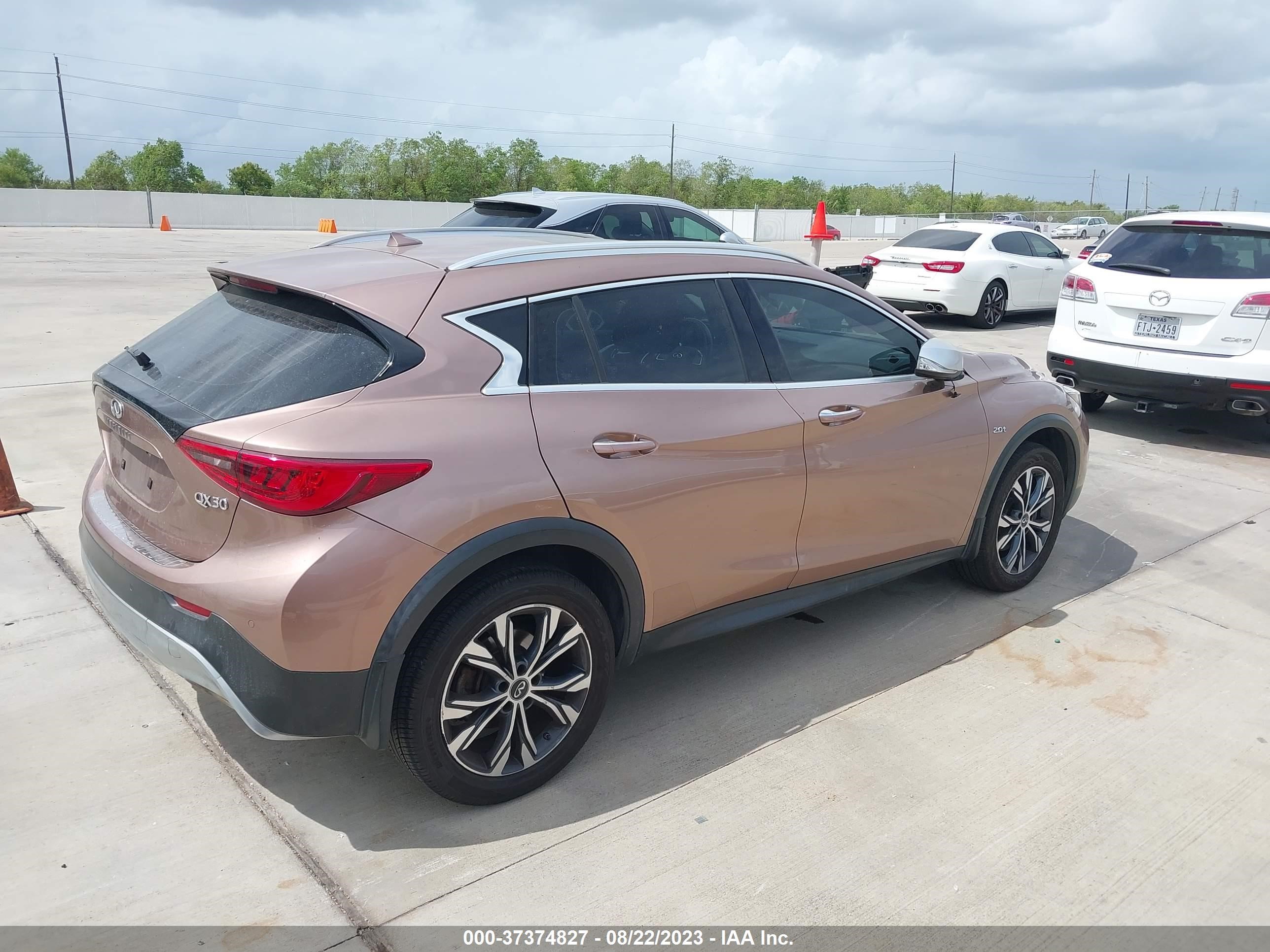 Photo 3 VIN: SJKCH5CR3HA024115 - INFINITI QX30 