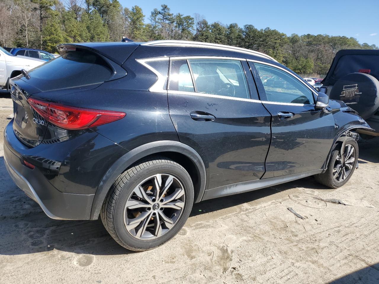 Photo 2 VIN: SJKCH5CR3HA024664 - INFINITI QX30 