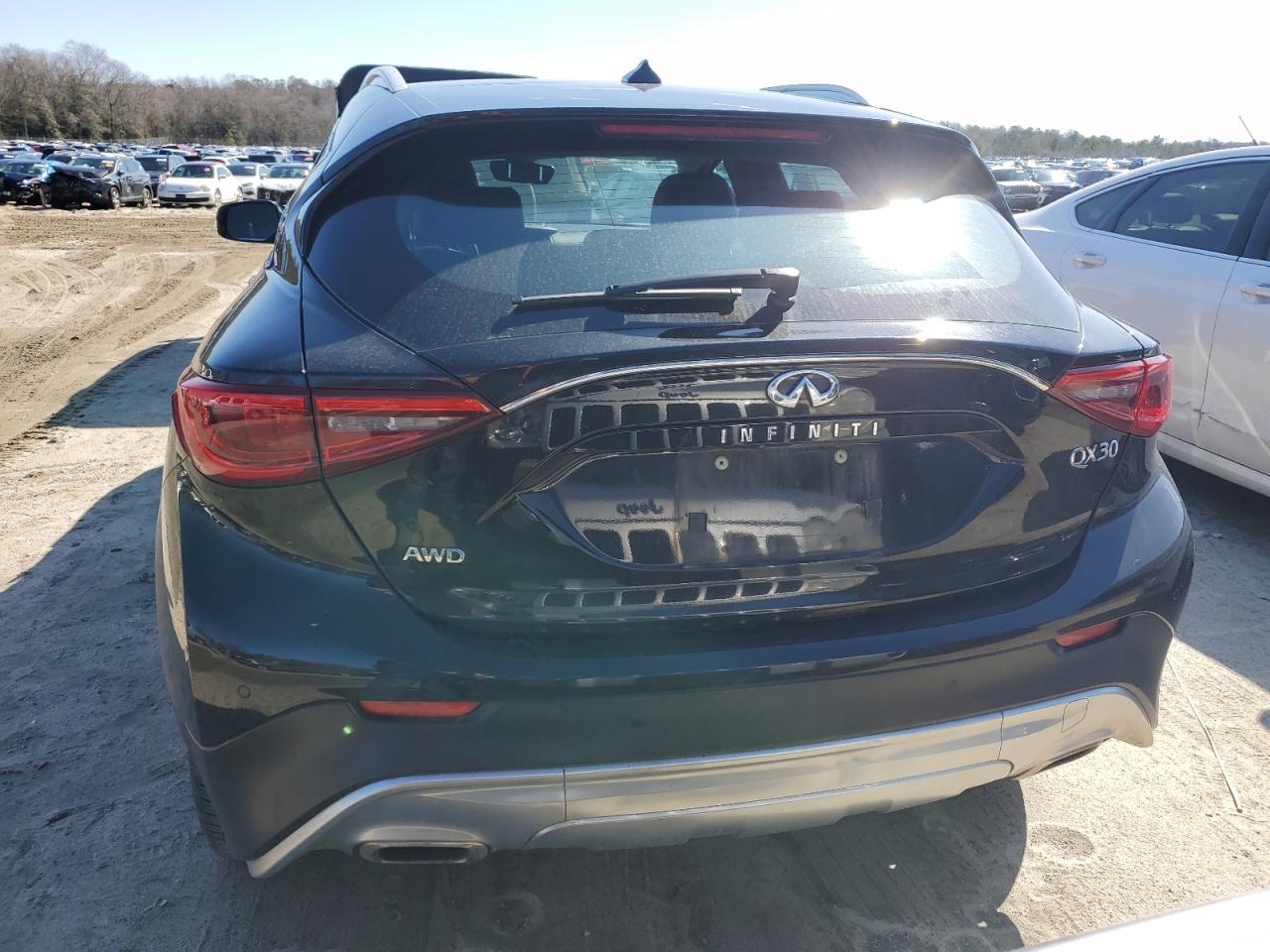 Photo 5 VIN: SJKCH5CR3HA024664 - INFINITI QX30 