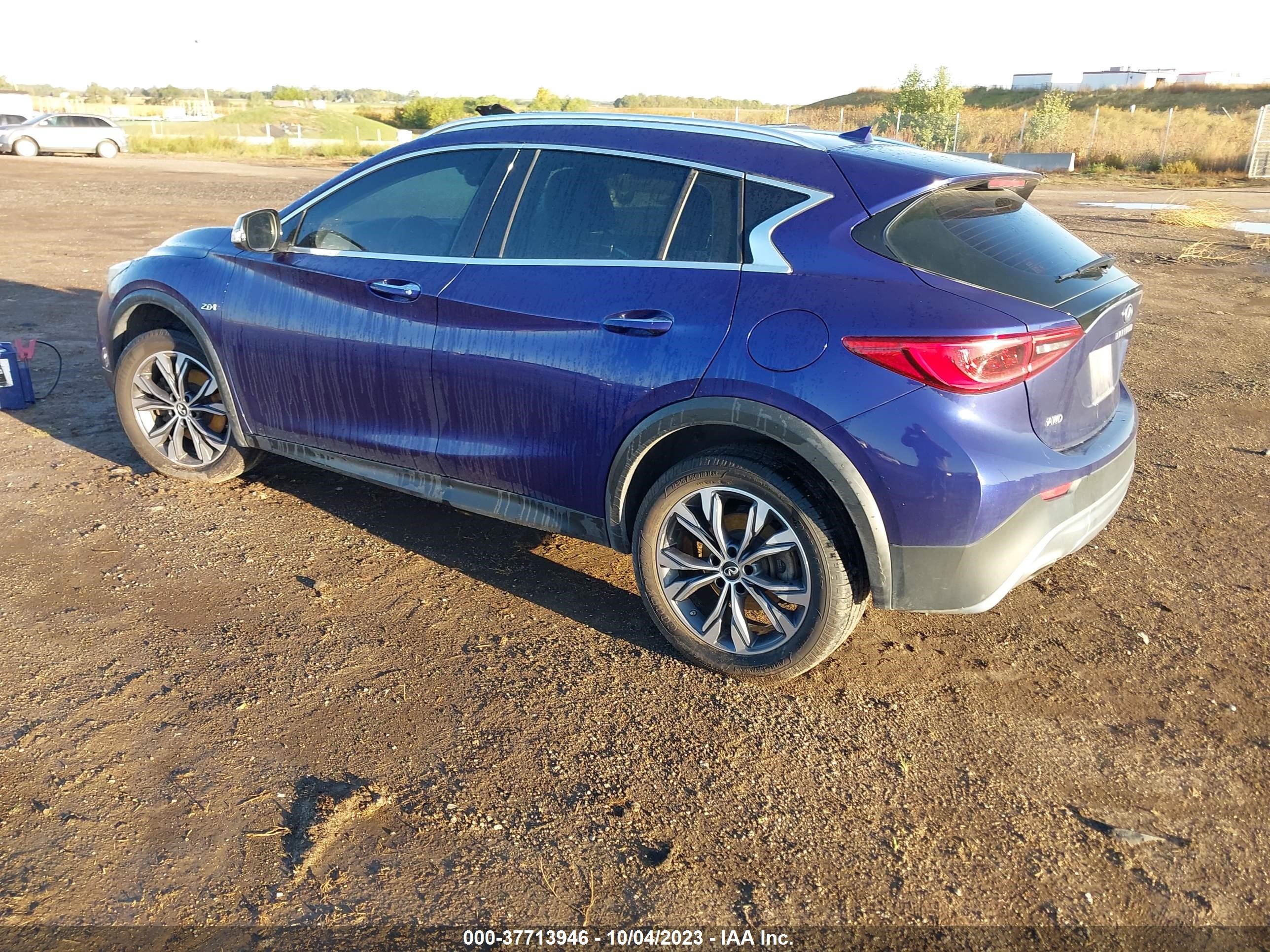 Photo 2 VIN: SJKCH5CR3HA037138 - INFINITI QX30 