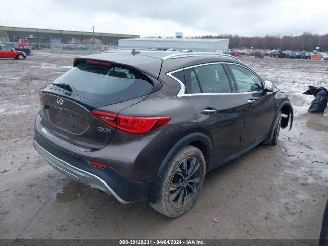 Photo 3 VIN: SJKCH5CR3JA005764 - INFINITI QX30 