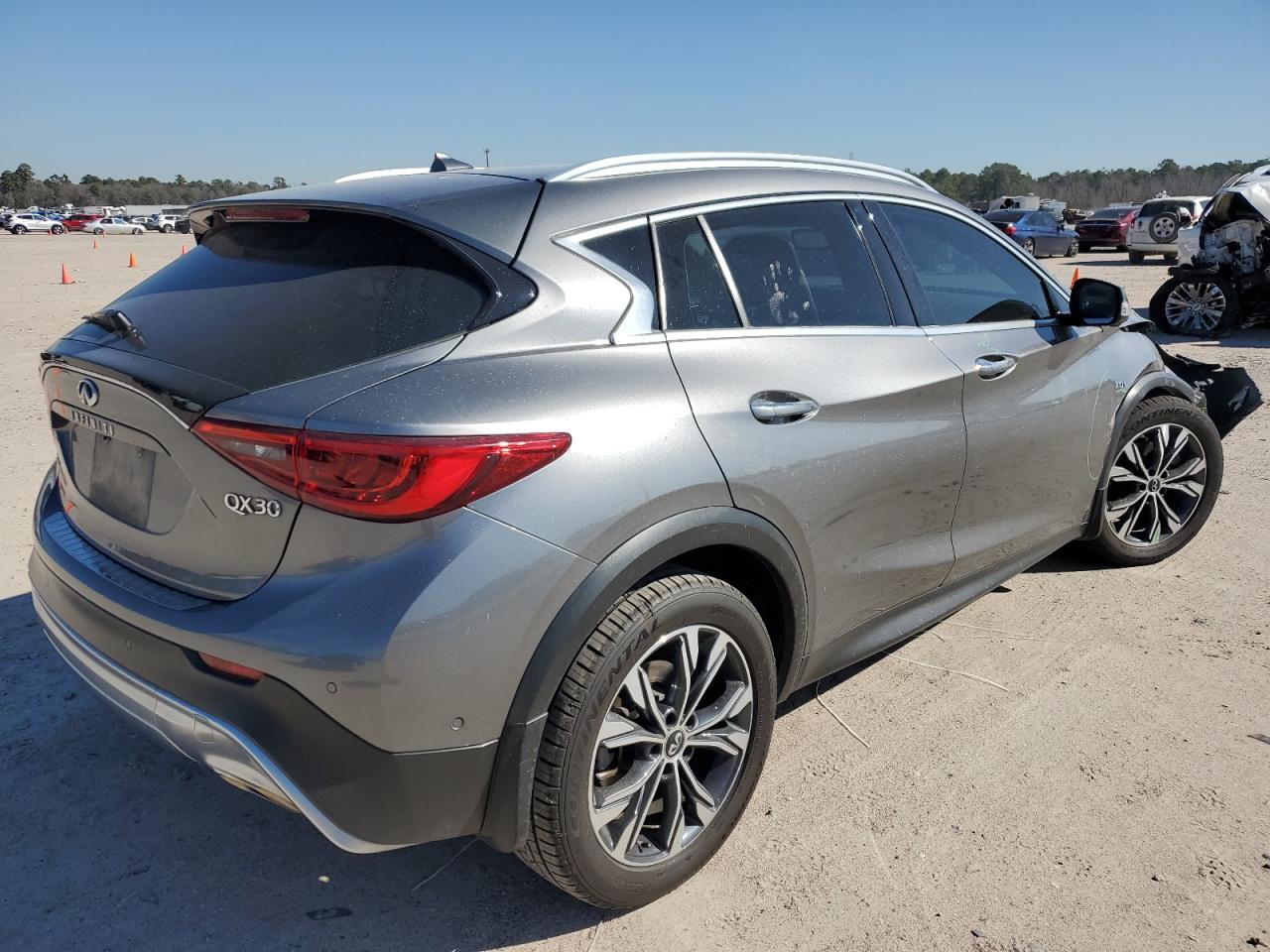 Photo 2 VIN: SJKCH5CR3JA006008 - INFINITI QX30 