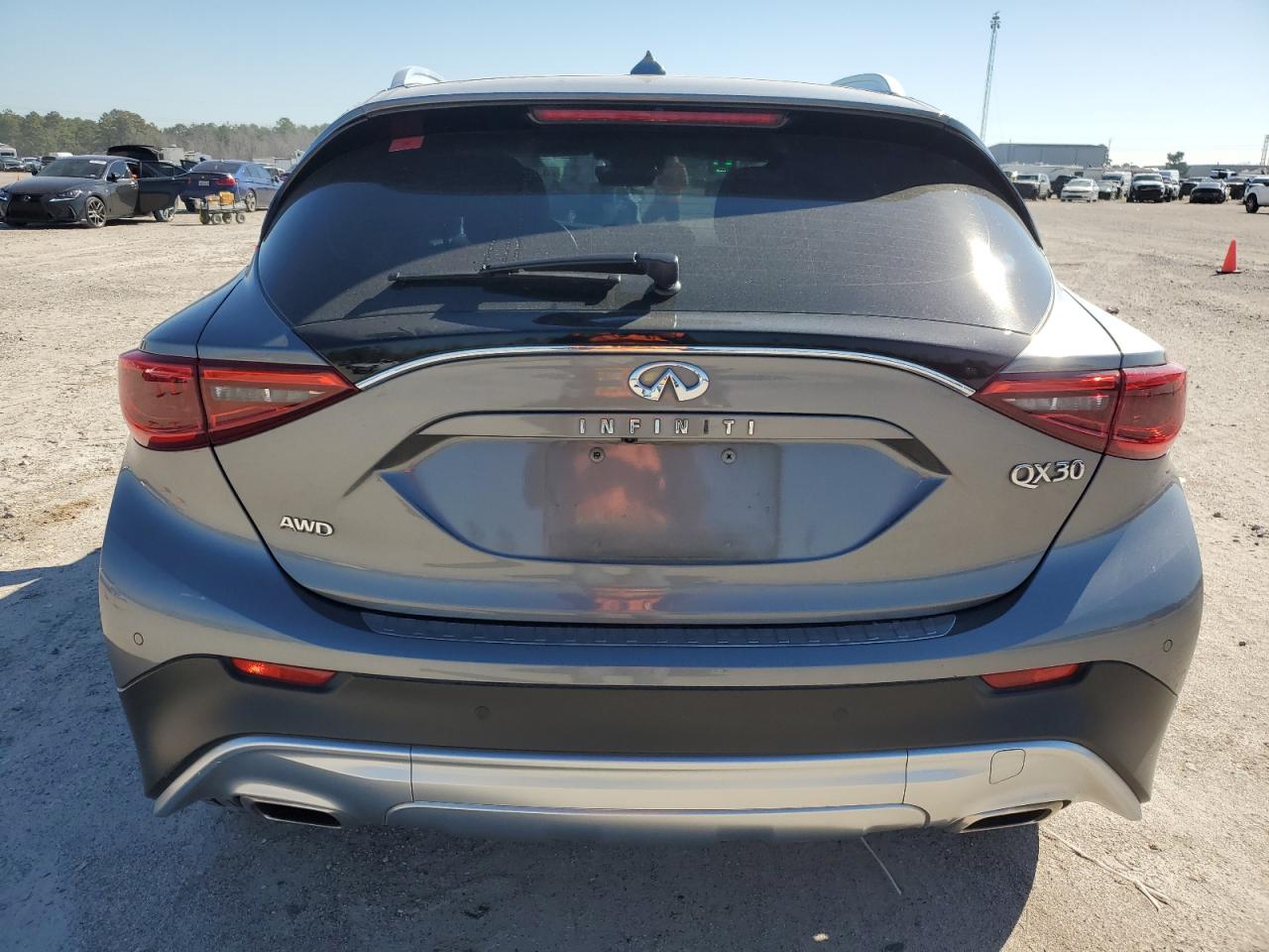 Photo 5 VIN: SJKCH5CR3JA006008 - INFINITI QX30 