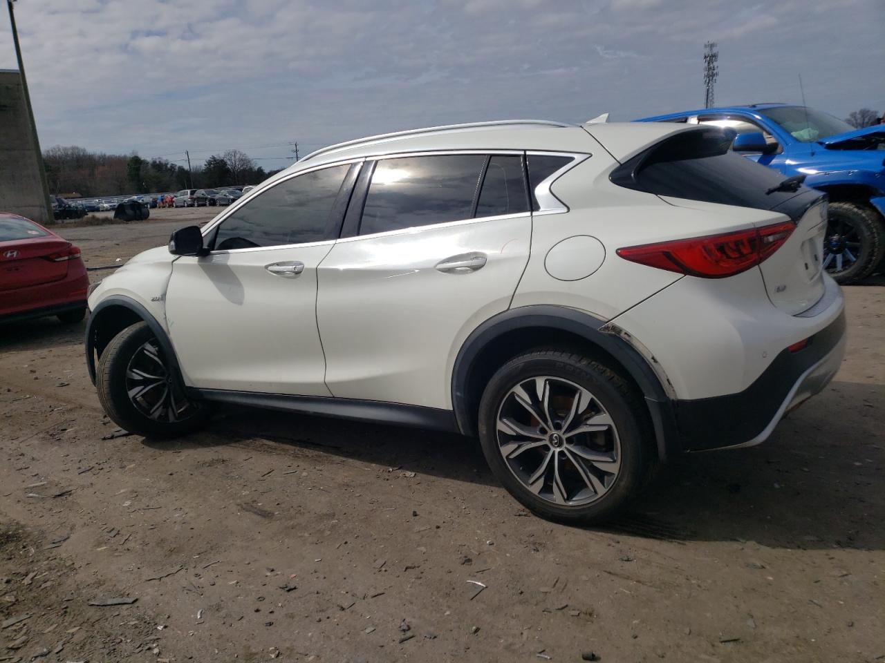 Photo 1 VIN: SJKCH5CR5JA058384 - INFINITI QX30 