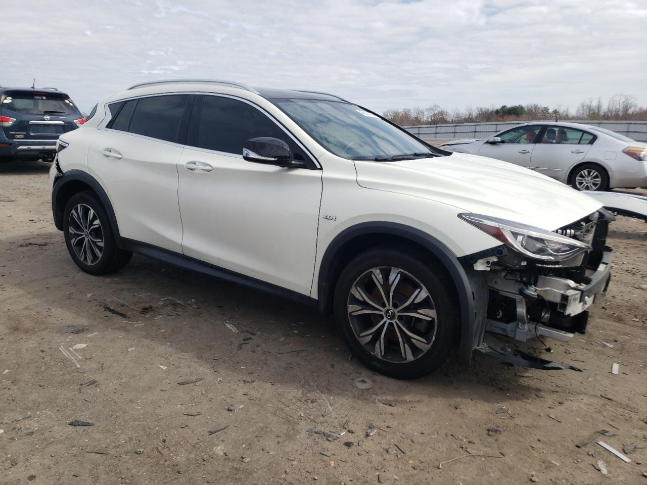 Photo 3 VIN: SJKCH5CR5JA058384 - INFINITI QX30 