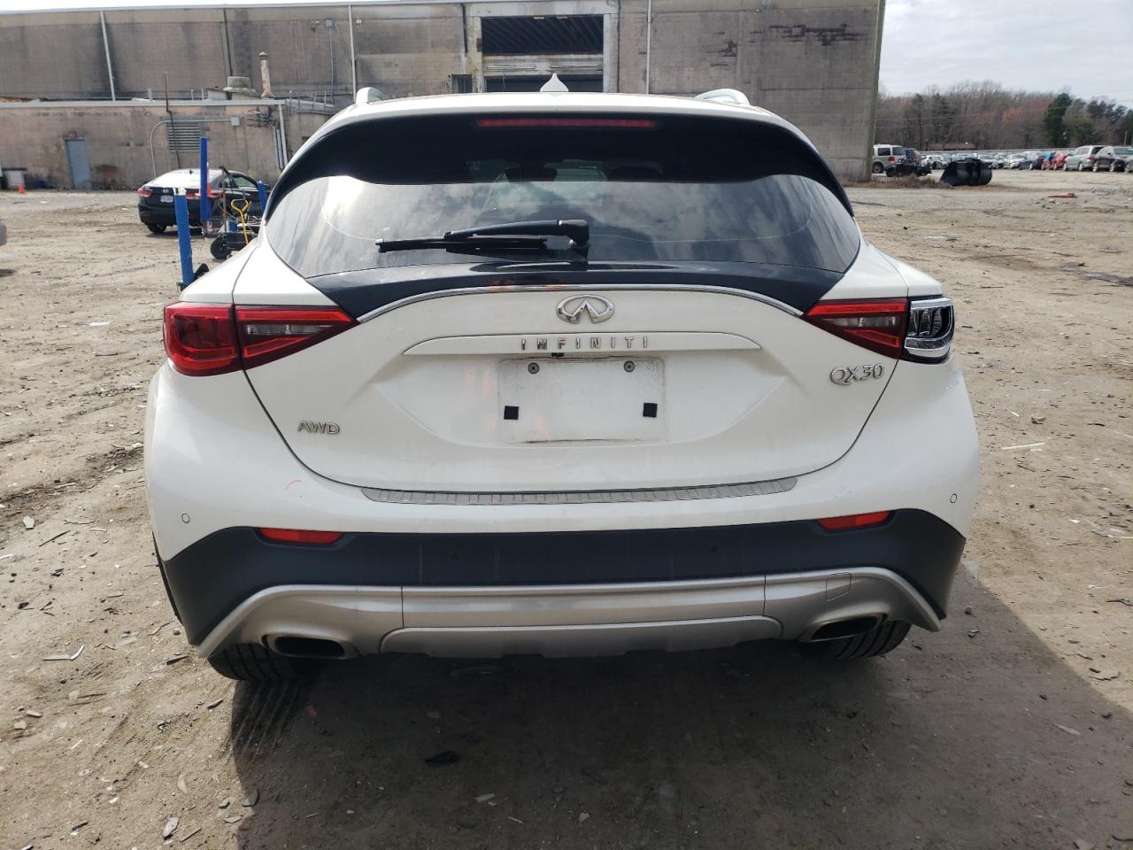 Photo 5 VIN: SJKCH5CR5JA058384 - INFINITI QX30 