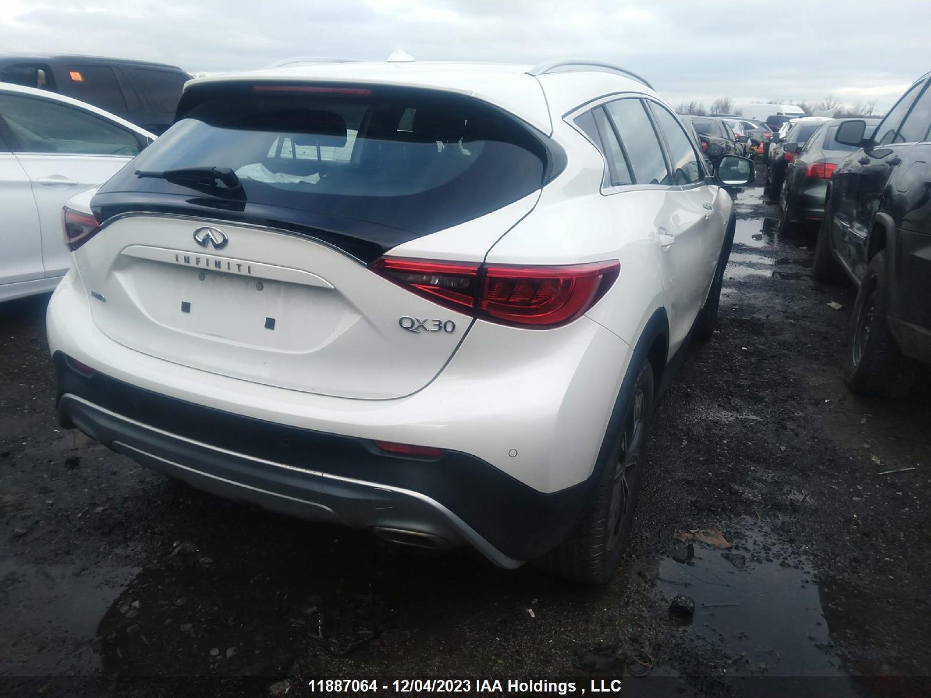 Photo 3 VIN: SJKCH5CR6JA004110 - INFINITI QX30 