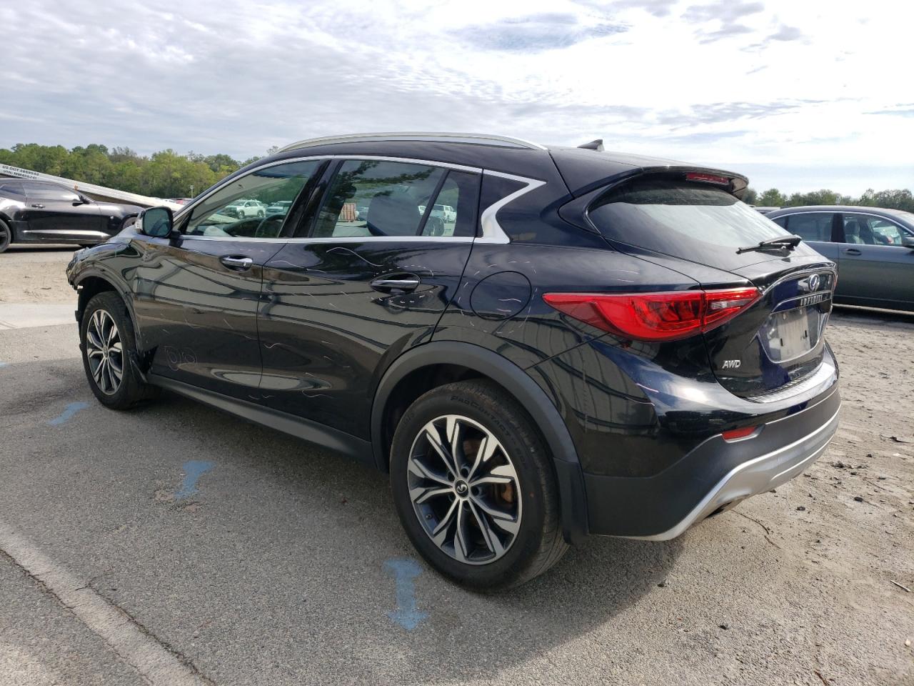 Photo 1 VIN: SJKCH5CR6JA054215 - INFINITI QX30 