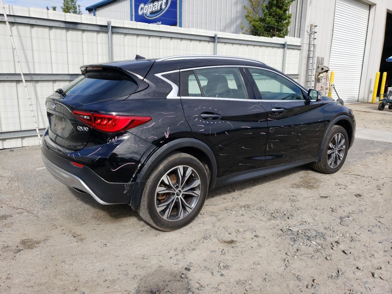 Photo 2 VIN: SJKCH5CR6JA054215 - INFINITI QX30 